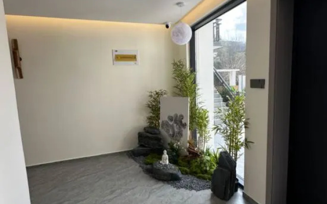 Jiuhua Mountain Bamboo Mountain Homestay (Meat Body Palace)