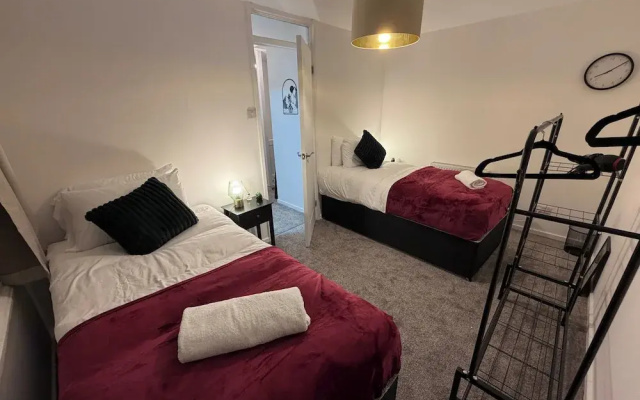 Stafford Cosy Retreat - 2 Bedroom House