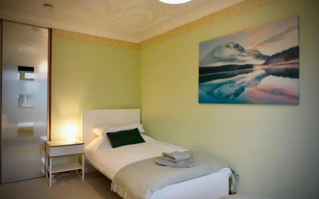 Captivating 4-bed House in Milton Keynes