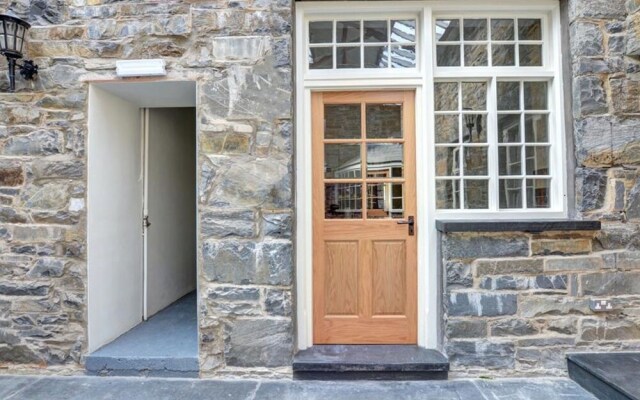 Luxurious Mansion in The Bothy With Private Terrace