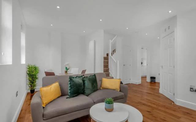 Artillery Lane Apartments by MySquare