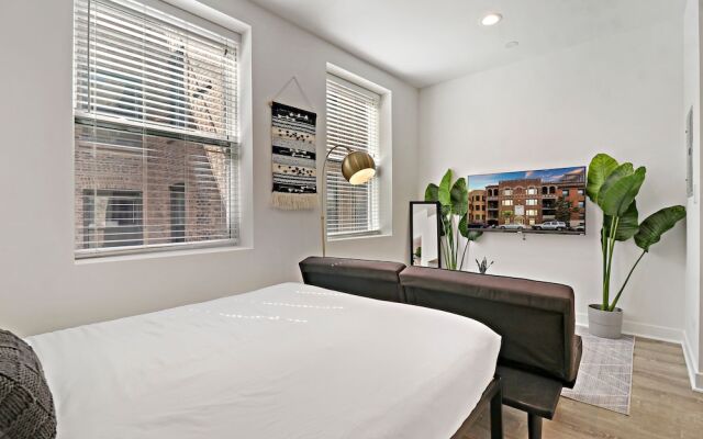 Nice & Comfy Studio Apt in Uptown
