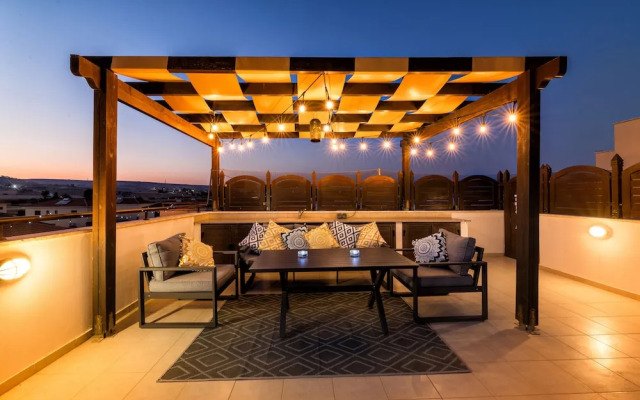 Private Roof Top Terrace Overlooking Pool in Pyla
