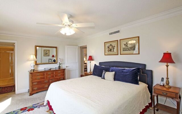 Shoreline 1106 Condo by RedAwning