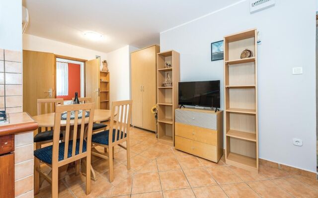 Amazing Apartment in Grebastica With 2 Bedrooms and Wifi
