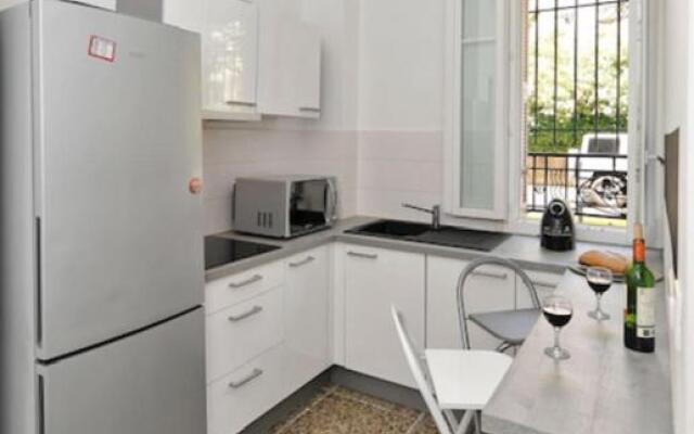 Large flat 10 minutes from the BEACH