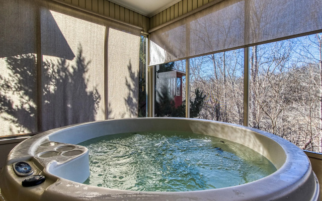 Irresistible Retreat w Pool Hot Tub Arcade