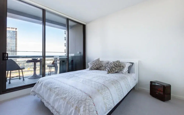 Sabrina, 2BDR Docklands Apartment