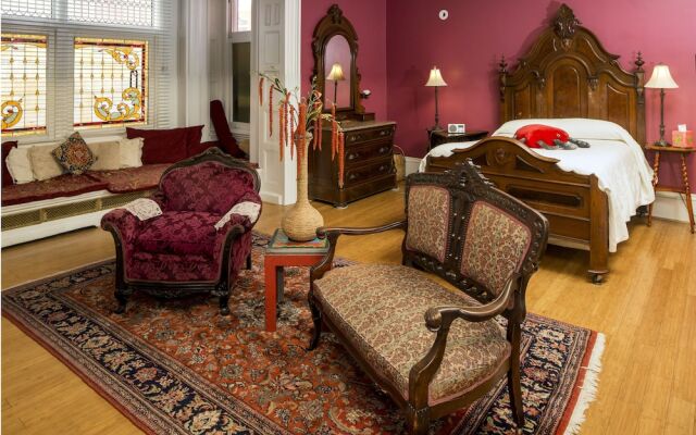 The Parador Inn