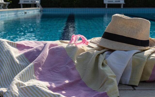 Holiday Home With Garden and Shared Pool