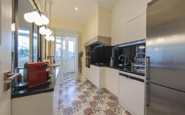 Spacious 4bdr River View