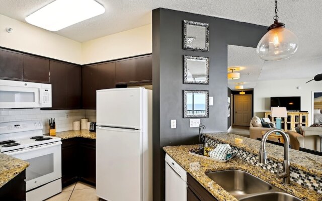 Oceania 705 3 Bedroom Condo by RedAwning