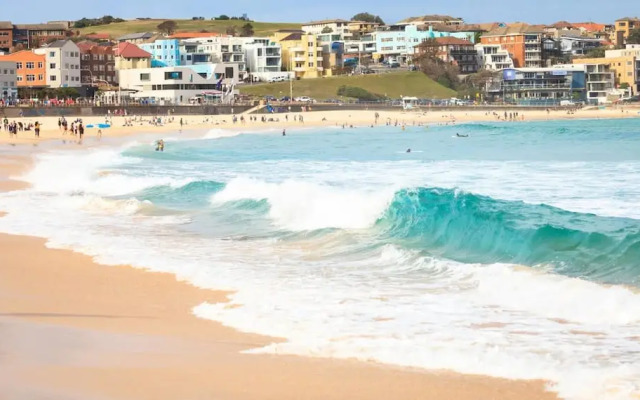 Peaceful 2 Bedroom With Private Backyard and BBQ