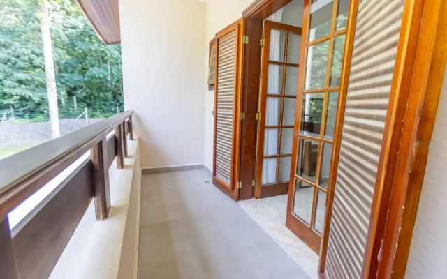 Casa em Condom nio com Piscina Wi-fi e Garagem