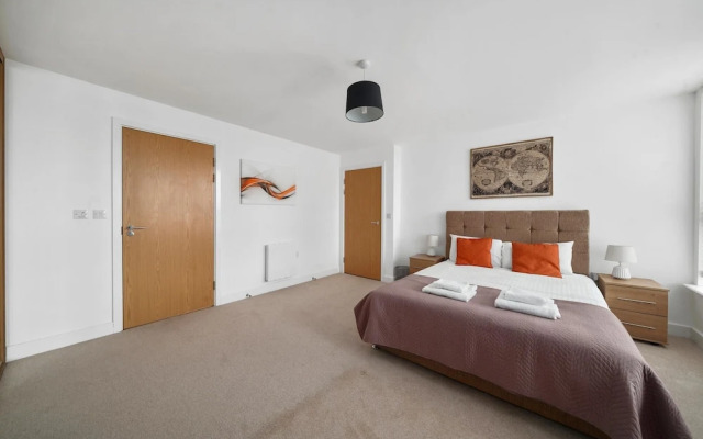 2 Bdrm Penthouse with parking Wycombe