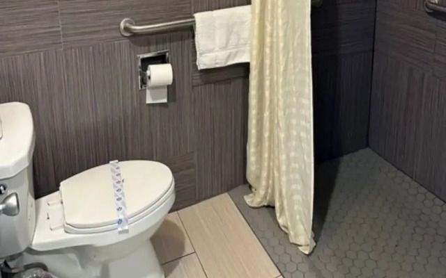 Passport Inn & Suites Corona Hotel