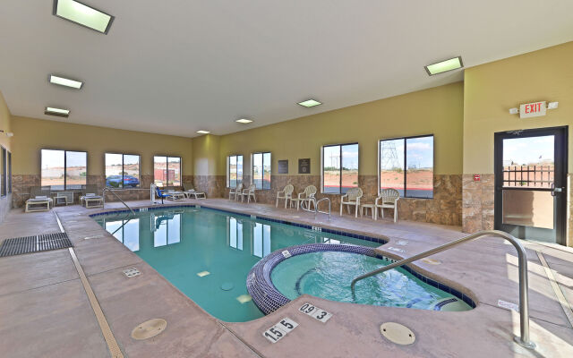 Comfort Inn & Suites Page at Lake Powell