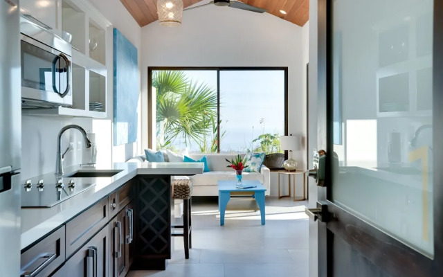 Golden Pineapple Villas