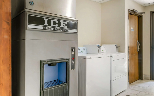 Econo Lodge Traverse City South