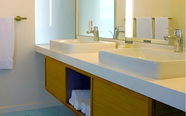 Beverly Laurel Hotel at West Hollywood