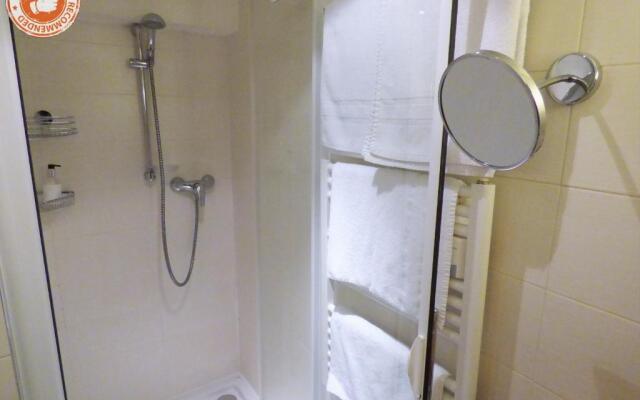 ALC - A521 - 4 min PALAIS AND BEACHES