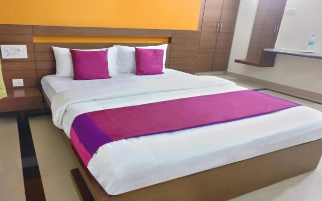 Hotel Sri Sai Comforts By OYO Rooms