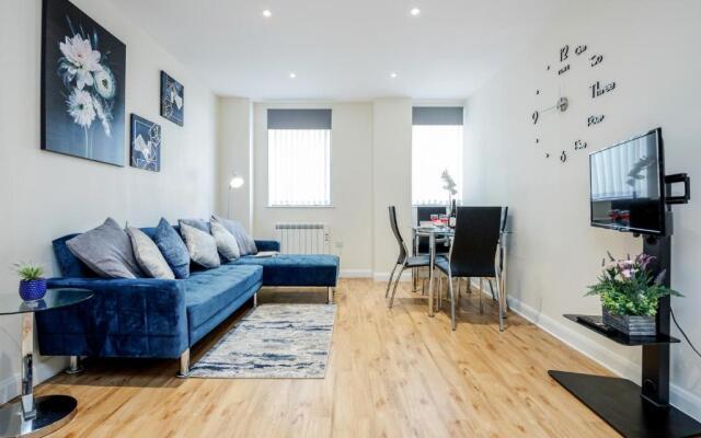 REAL - Queens Apartments F1