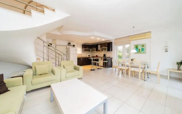 Central Villa With Garden and Pool in Kemer