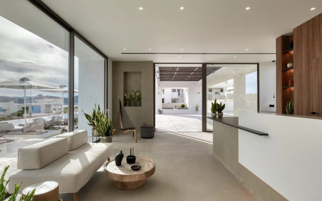 White Coast Pool Suites