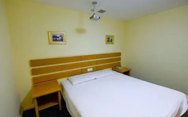 Home Inn (Dalian Shandong Road Songjiang Road Metro Station)