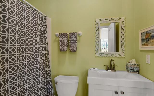 Lemon Drop Inn - 1938195