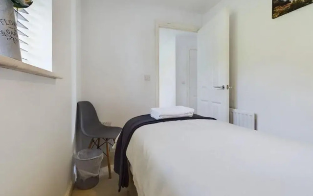 Riverfront Staffordshire Retreat