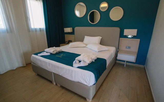 Almуros Beach Resort and Spa