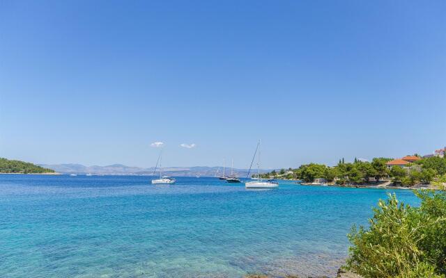 Apartments Kažimir in Necujam - island Solta