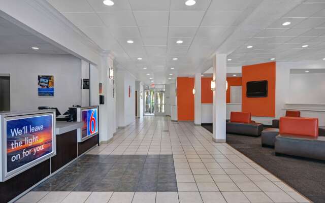 Motel 6 Cutler Bay, FL