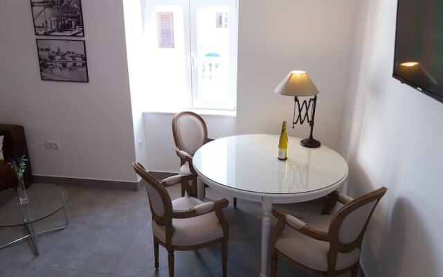 Downtown Luxury Suites