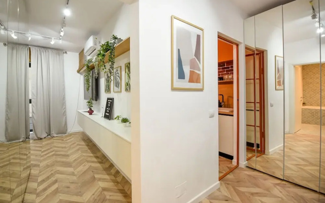THE BIRD'S STORY. Plaza Residence Studio