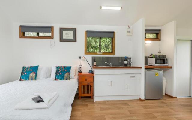 Mena Creek Flower House