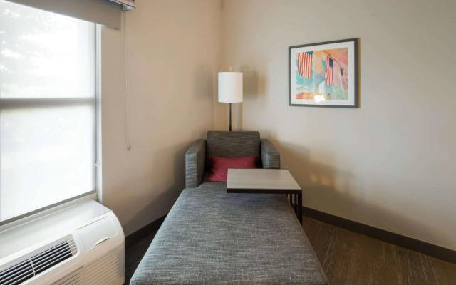 Hampton Inn & Suites Fredericksburg-at Celebrate Virginia