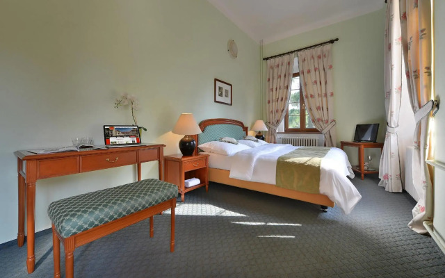 Maximilian Lifestyle Resort