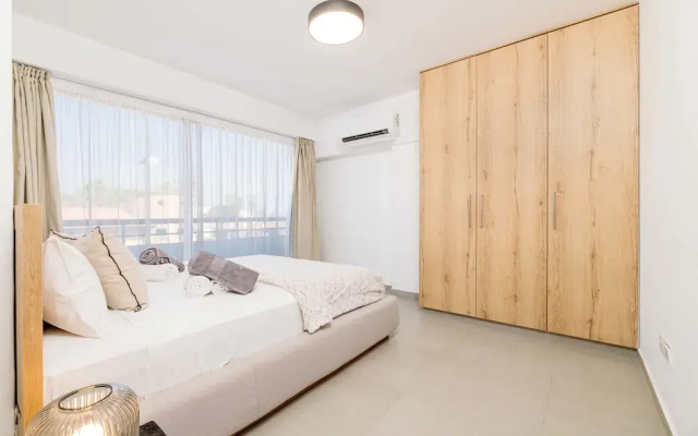 Finikoudes Marina View 102