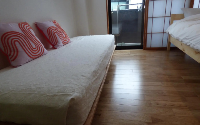 Guesthouse Hyakumanben Cross