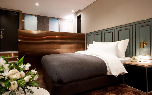 9 Brick Hotel