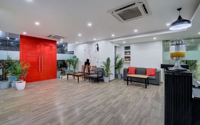 OYO Townhouse 71 Khar West Station