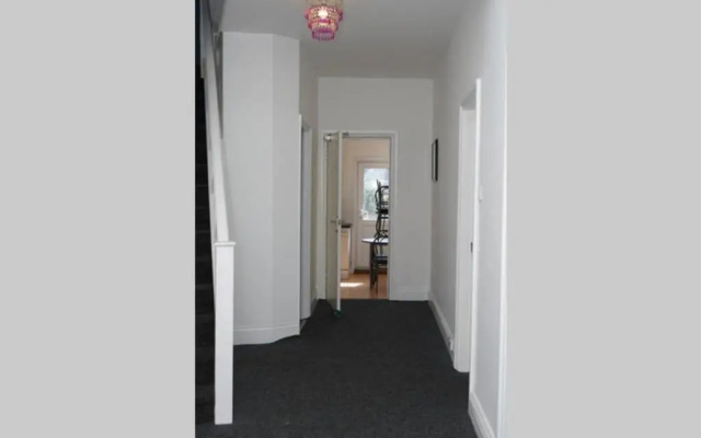 Hullidays - University Side Lg 4 bed House