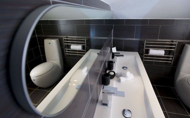 The Clarence Boutique Rooms