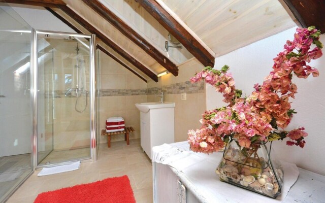 Nice Home in Podstrana with Hot Tub, WiFi & 4 Bedrooms