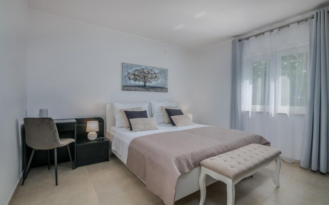 Beautiful Home in Kras With Wifi and 3 Bedrooms