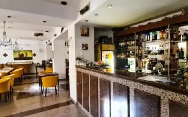 5 Stars High Hostel