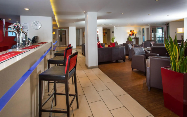Holiday Inn Express WARWICK M40, JCT.15